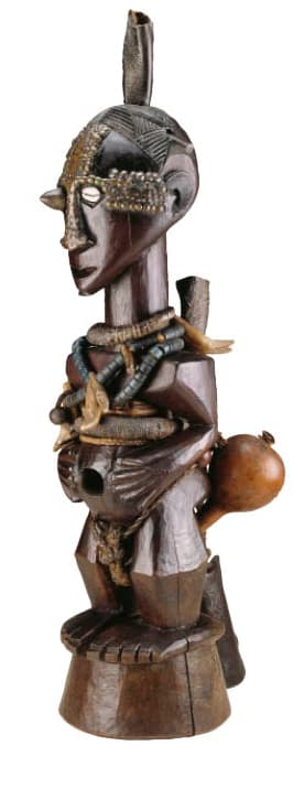 Male figure (nkishi). Songye, Democratic Republic of the Congo. Wood, horn, brass, iron, glass beads, cowrie shell, leopard teeth, gourd, reptile skin, fiber; h. 66 cm. National
Museum of African Art, Smithsonian Institution, Washington, D.C. 86-4-1. Pho